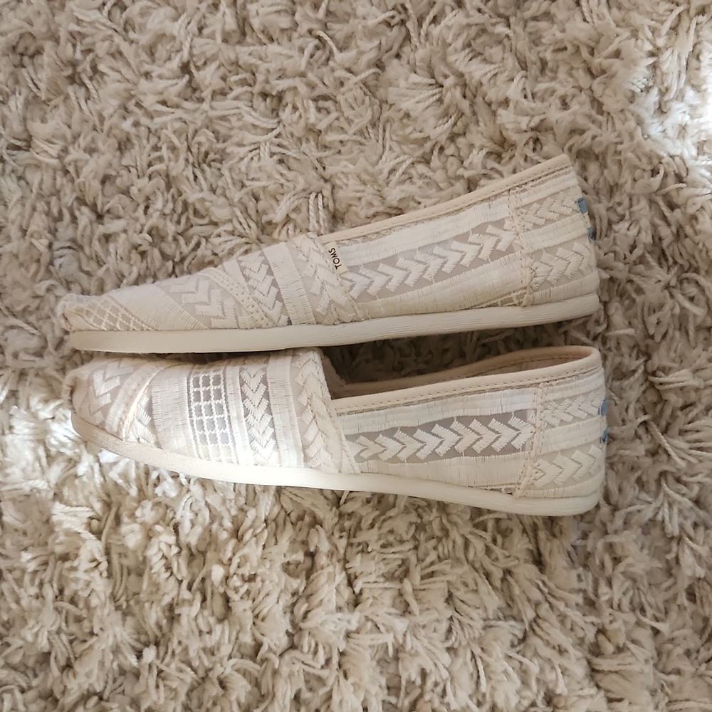 Size 6 Women's Toms - Picture 4 of 5